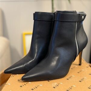9.5W Mix No. 6 Sleek Black Heeled Booties